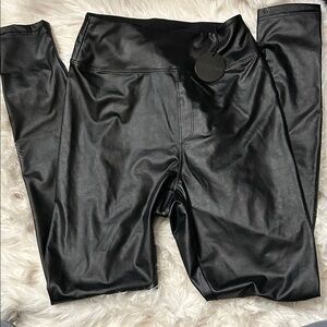 Offline by Aerie Black High-Rise Leggings size M